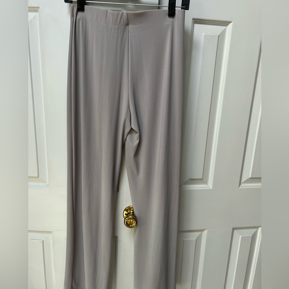JANANAS Womens Wide Leg Pants in Light Gray, very flowy. Stretch fabric. Sz Lg.